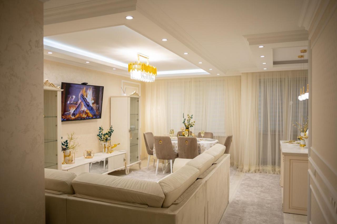 Center Candle Apartment