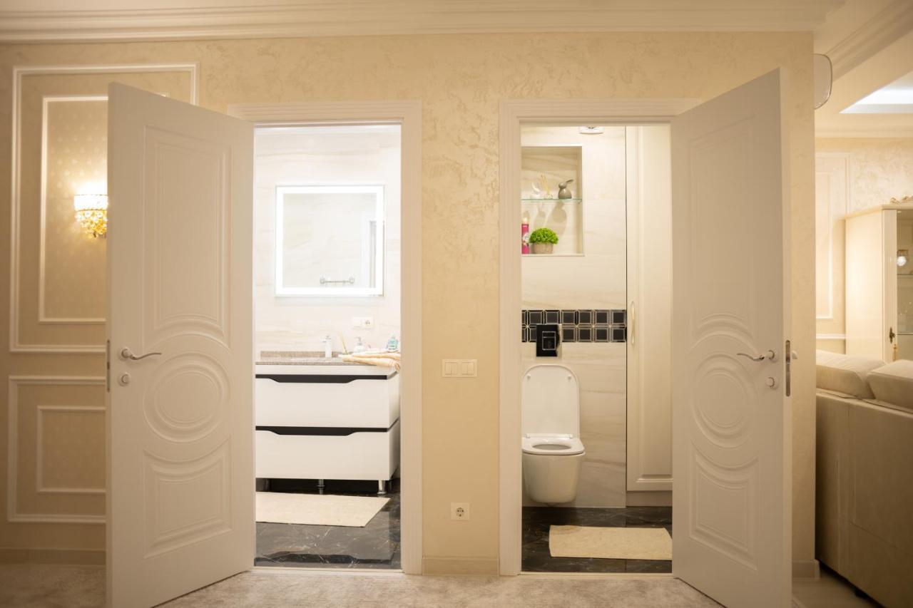 Center Candle Apartment