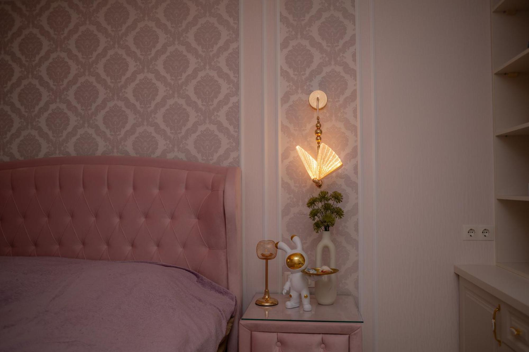 Apartment Center Candle