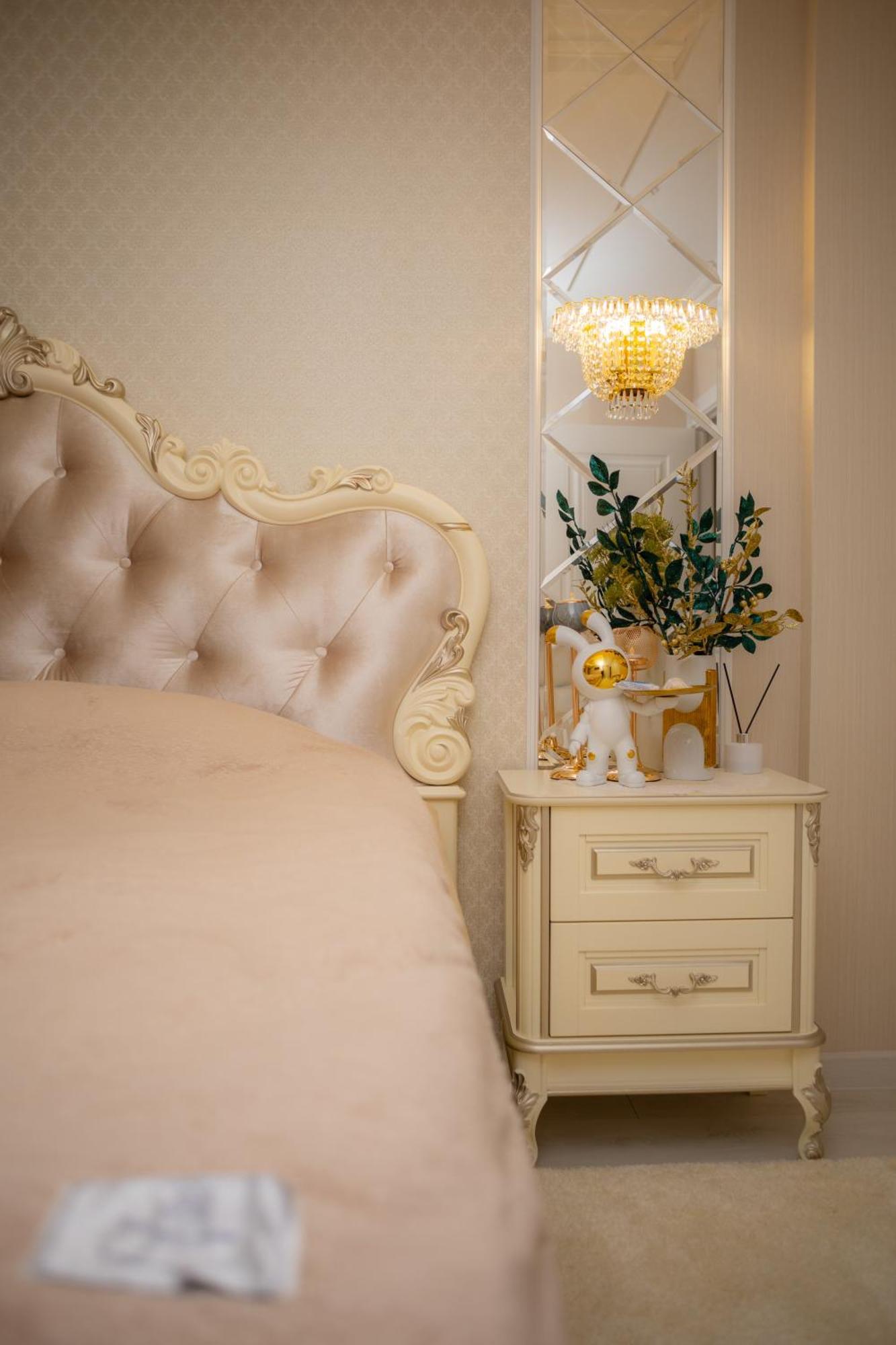 Center Candle Apartment *