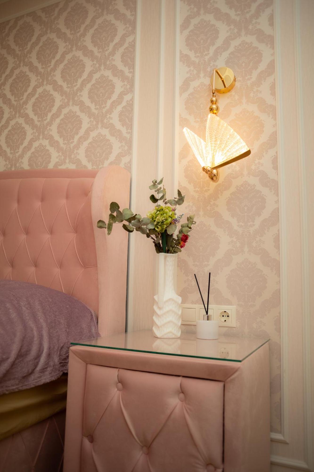 Center Candle Apartment